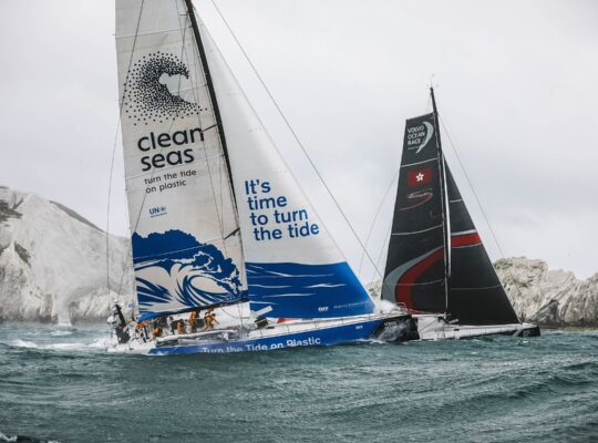 Microplásticos encontrados em todas as amostras de água coletadas durante a Ocean Race